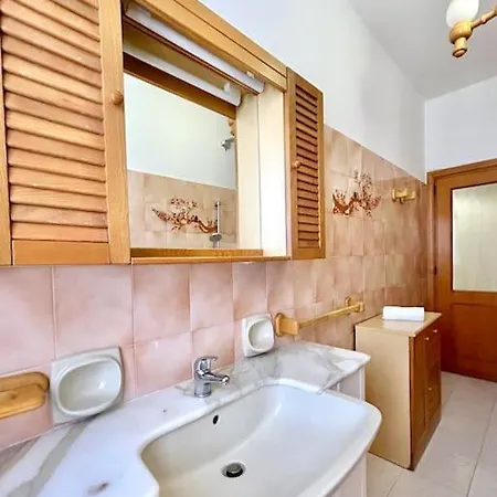 Nura's - Casa Girasole Апартаменты *